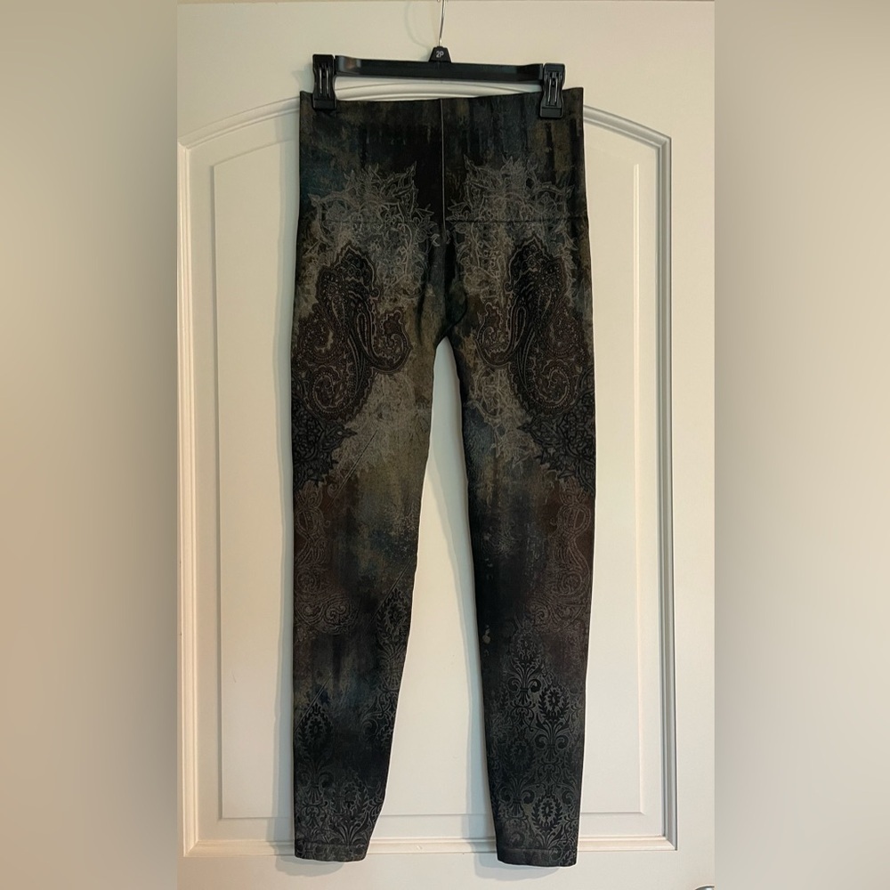 M. Rena Dark Gray Print Leggings